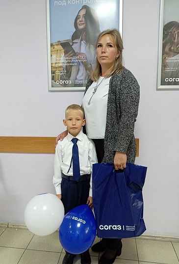 Сотрудники Иркутского филиала «СОГАЗ-Мед» поздравили первоклассников с Днем Знаний, новости, пресс-релизы, статьи, «СОГАЗ-Мед», омс